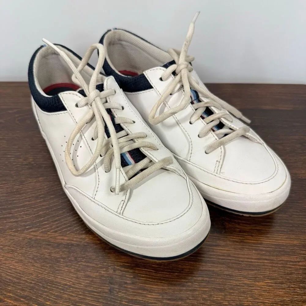 Keds Women’s white leather athletic shoe size 9